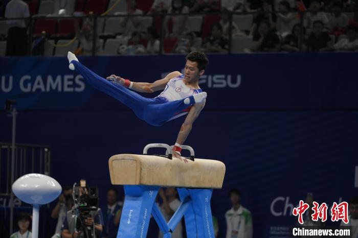 李智凯成都大运会鞍马决赛完美落地夺冠