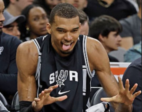 文班亚马冲击马刺队史纪录 比分差仅一步之遥