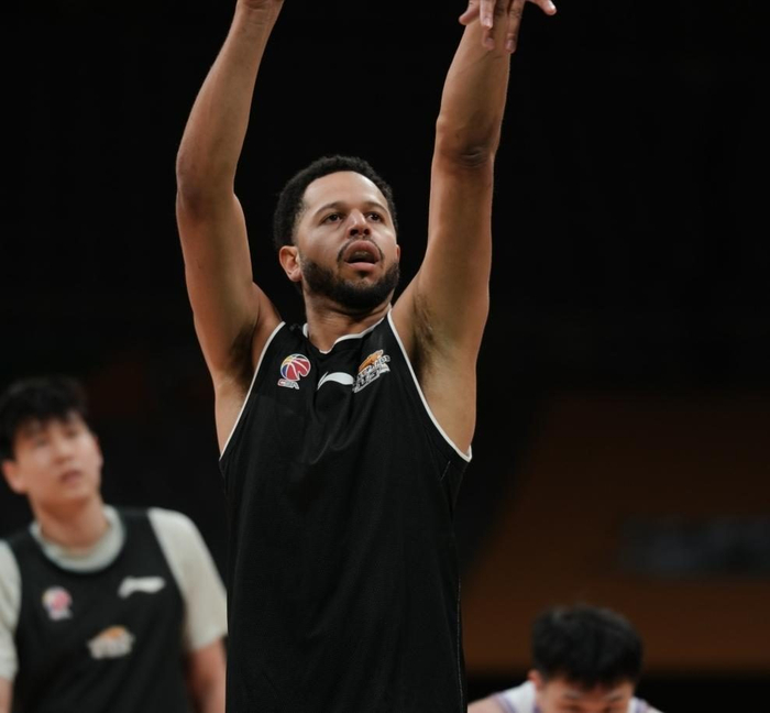 辽篮两连胜逆转崛起引援成功重塑竞争力