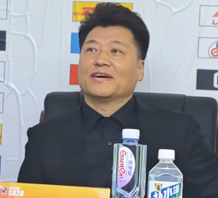 新疆年轻球员防守崩盘惨败上海 李炎哲伤情未明