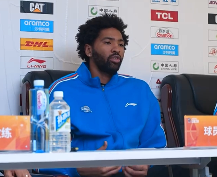 新疆年轻球员防守崩盘惨败上海 李炎哲伤情未明